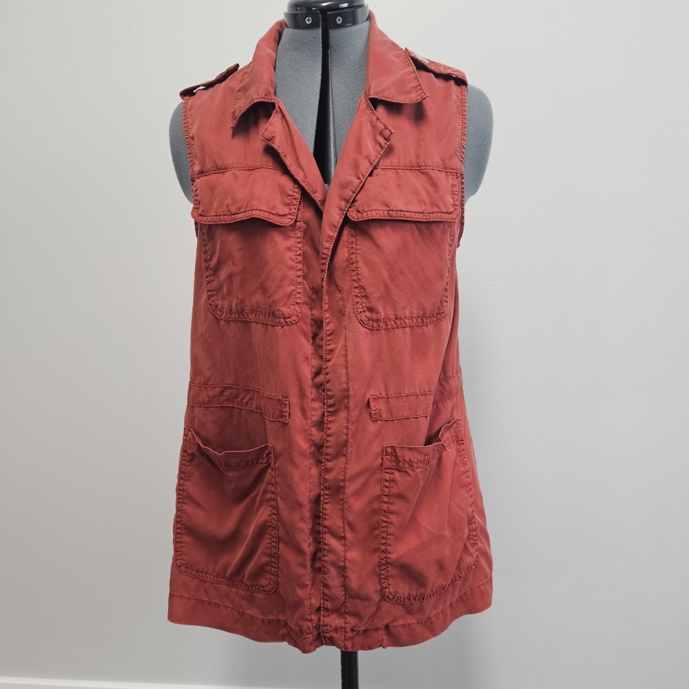 Sanctuary sleeveless utility vest in faded red
